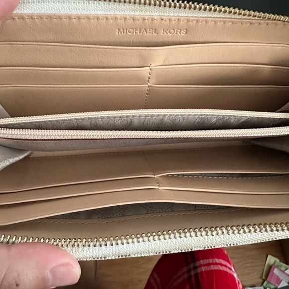 Michael Kors long Wallet - Picture 8 of 14